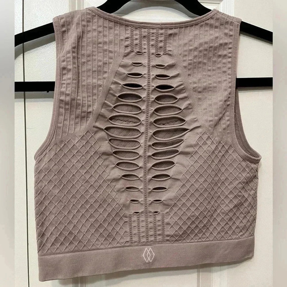 climawear Other - CLIMAWEAR seamless activewear bra top with cut out details size small blush pink